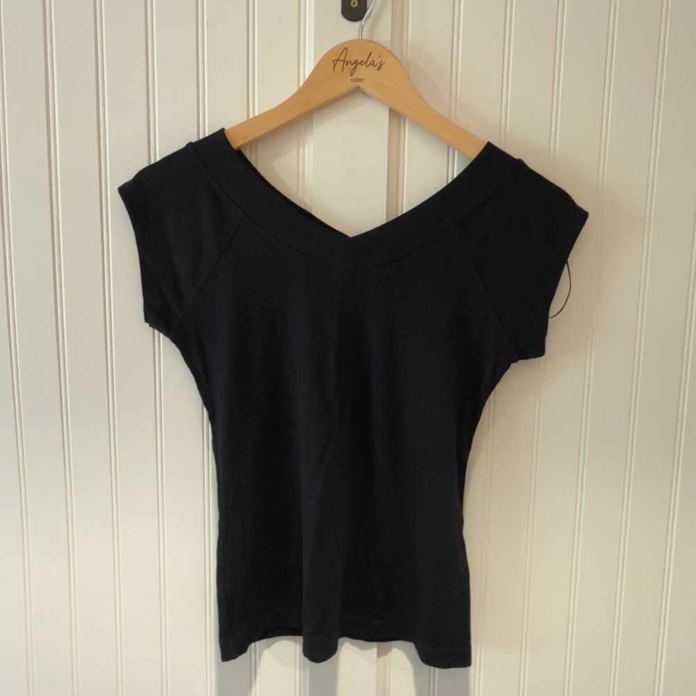 NWOT Urban Outfitters BDG Shannen Ribbed V-Neck T-Shirt